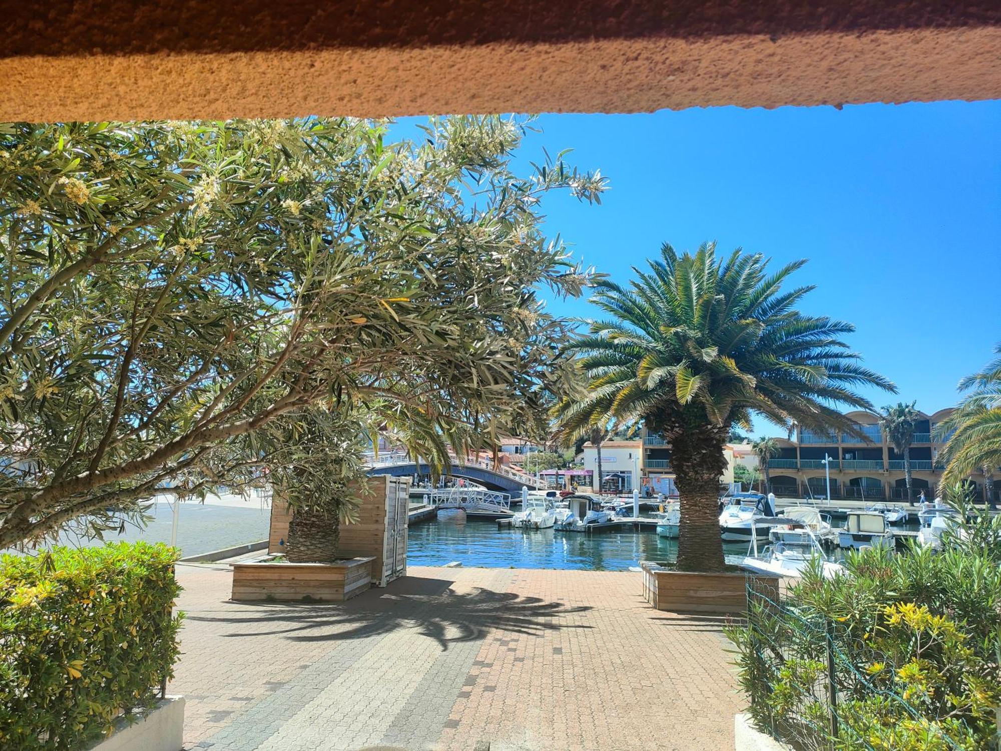 Gruissan, Studio Cabine, Au Calme Vue Degagee Sur Marina Экстерьер фото
