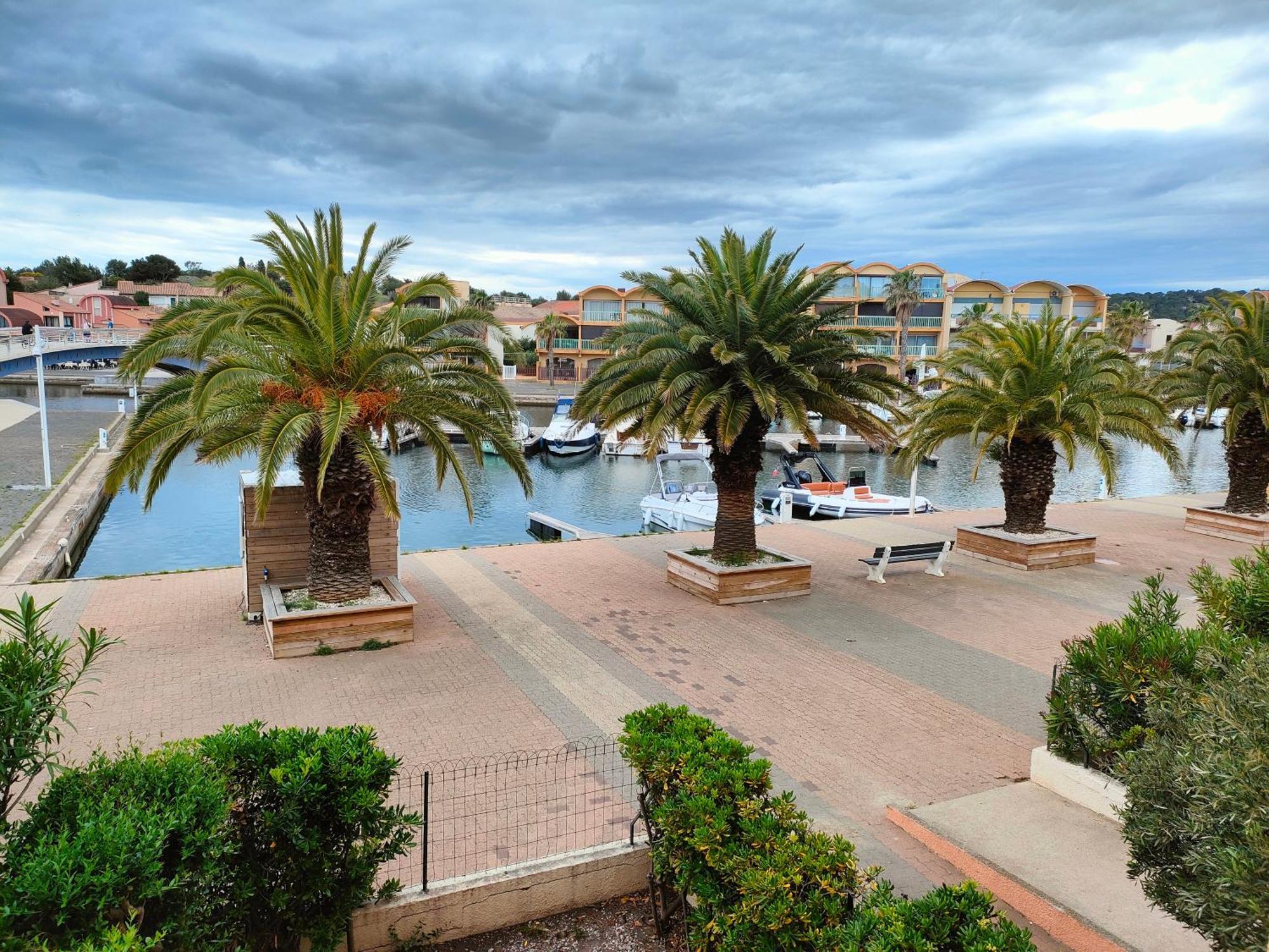 Gruissan, Studio Cabine, Au Calme Vue Degagee Sur Marina Экстерьер фото